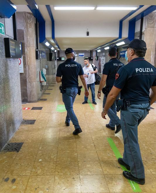 Ferrara, il racconto: «Rapinato di giorno nel bagno della stazione» 