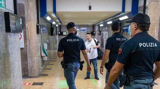 Ferrara, il racconto: «Rapinato di giorno nel bagno della stazione»