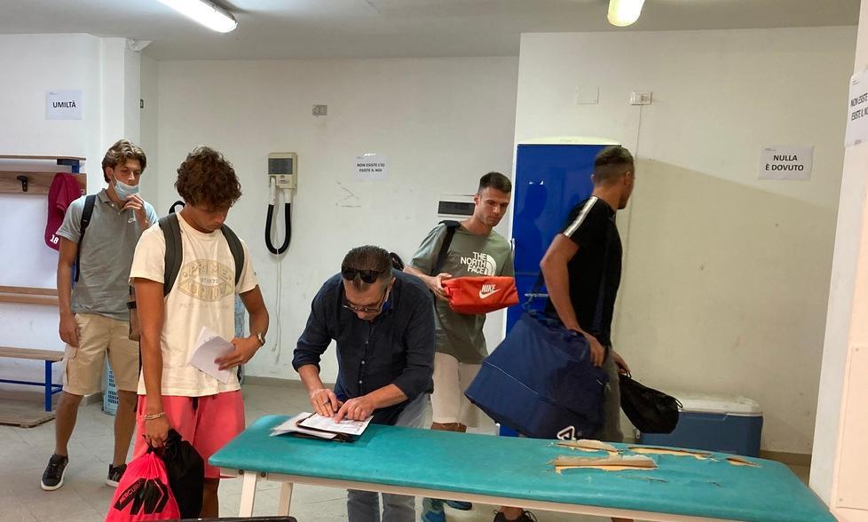“Umiltà”, “nulla è dovuto”. Mister Buglio e i cartelli alla Herrera nello spogliatoio del Livorno 
