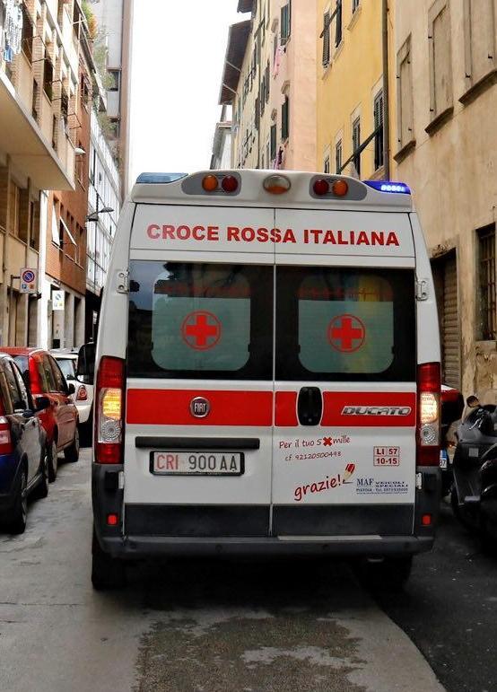 Scontro auto-scooter sul viale Ippolito Nievo, ferito un 34enne