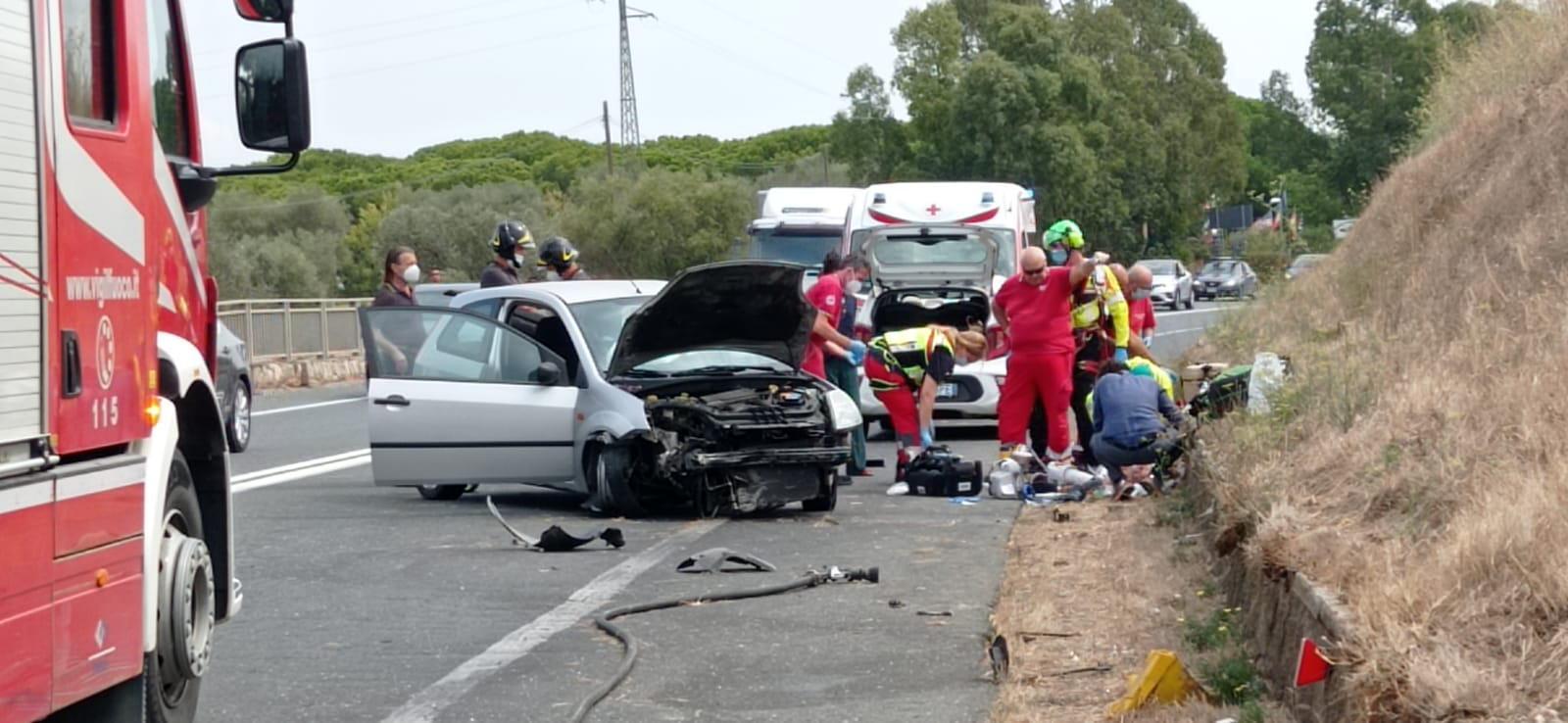 L'incidente alla Torba e i soccorsi (foto Enzo Russo)