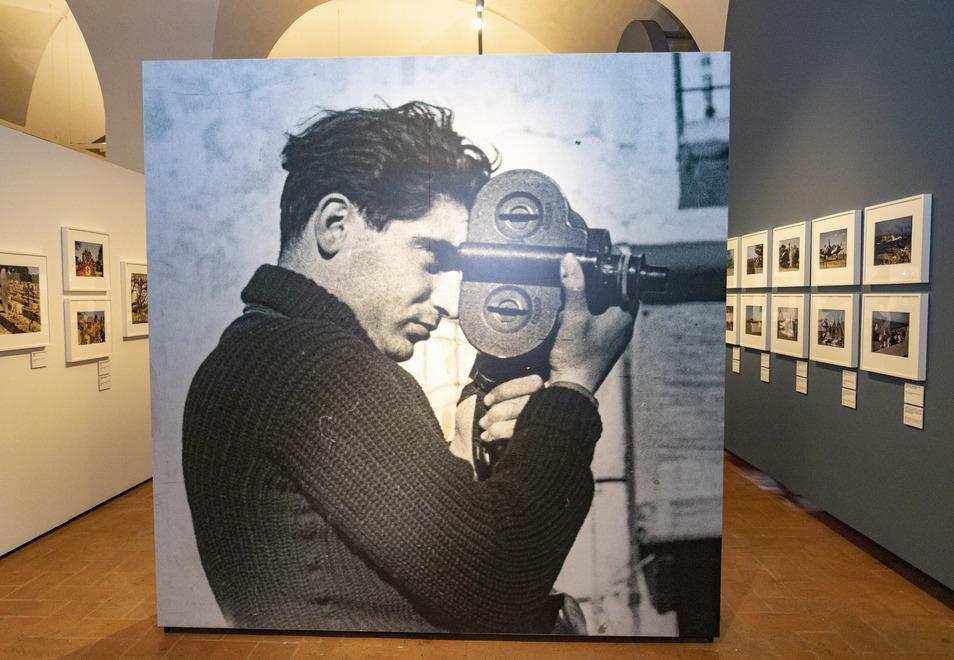 Modena. Robert Capa, il fotografo di “rivelazioni” Indagata pure l’alta società del postguerra 