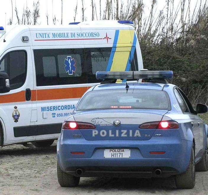 Neonata prematura trovata a dormire in una tenda in spiaggia
