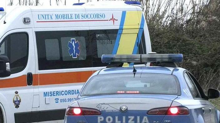 Neonata prematura trovata a dormire in una tenda in spiaggia