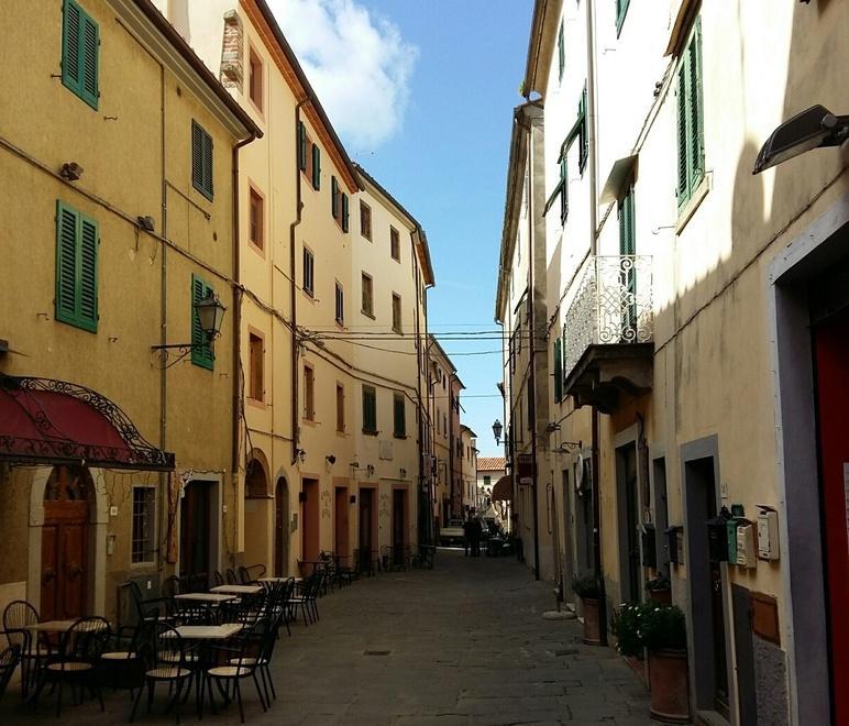 Uno scorcio di via Vittorio Emanuele in una foto d'archivio
