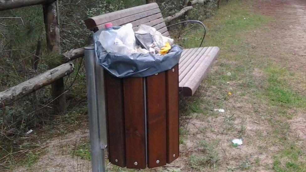 Traditi dai rifiuti “parlanti” I vigili multano due persone