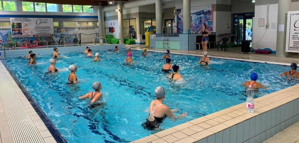 Riapre la piscina Ma la società presenta il conto 