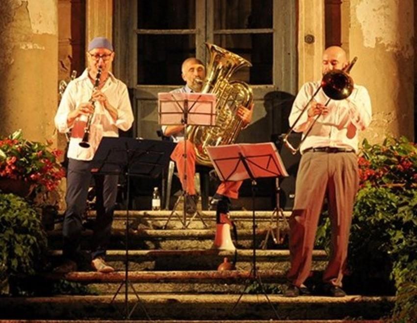 Note di swing dal balcone del quartiere Don Borghi