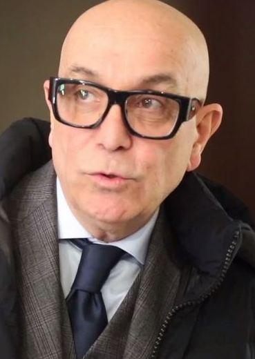Allontanato da casa Il marito si difende