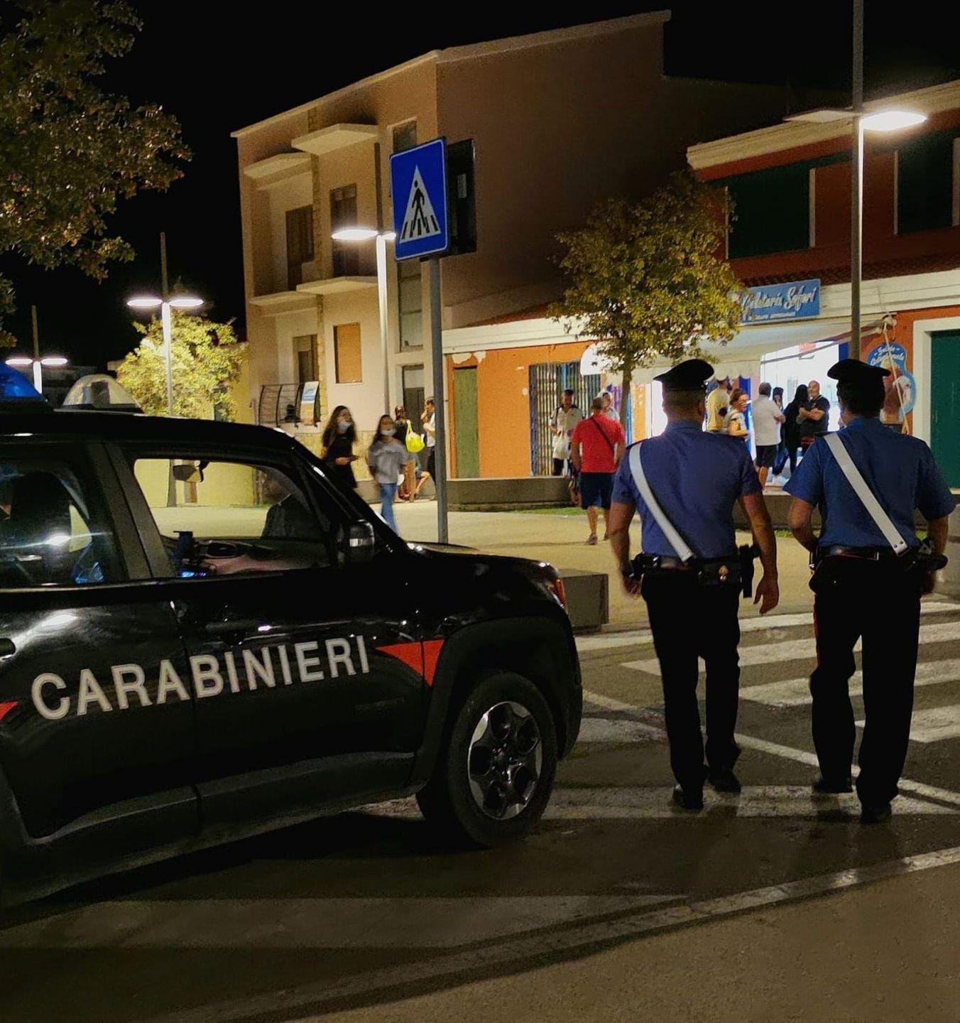 Turista ruba un anello prezioso ma i carabinieri la intercettano 