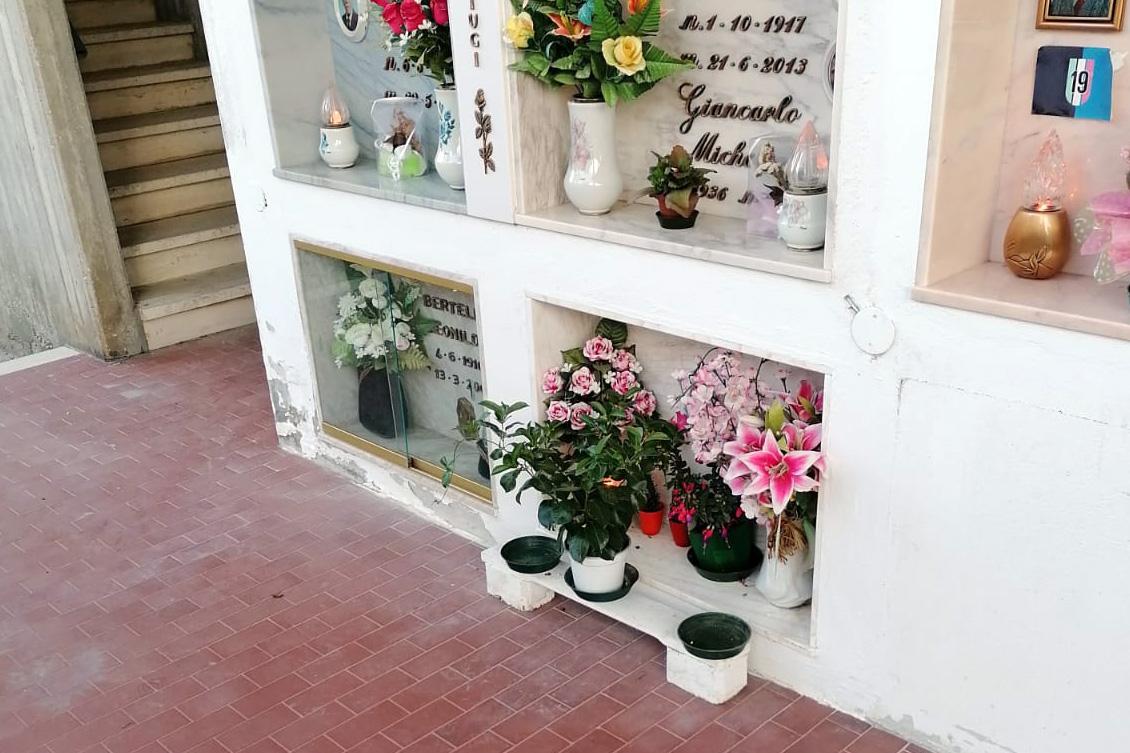 Telecamere al cimitero. Ma si può solo fuori 