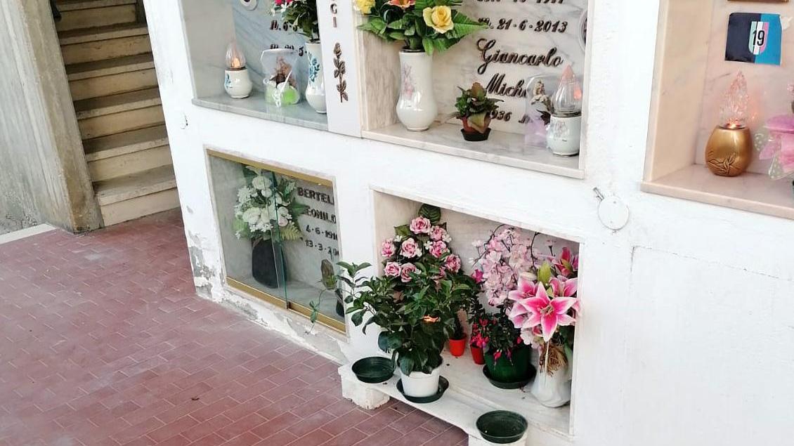 Telecamere al cimitero. Ma si può solo fuori