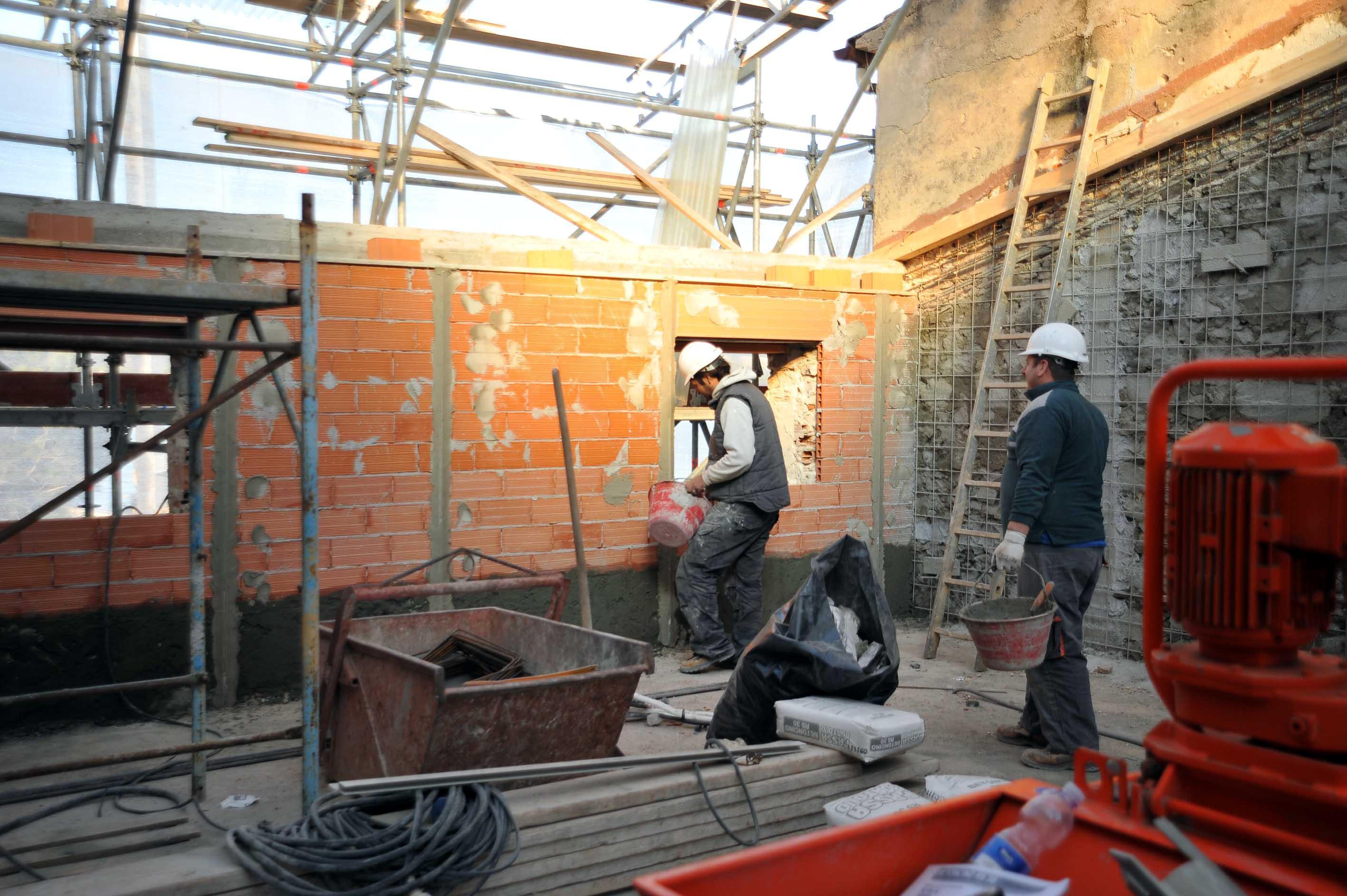 Un cantiere edile all’isola d’Elba (foto Gio’ Di Stefano)