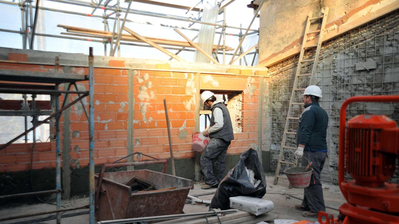 Un cantiere edile all’isola d’Elba (foto Gio’ Di Stefano)
