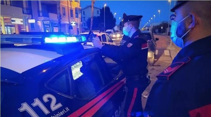 Una pattuglia dei carabinieri (foto di archivio)