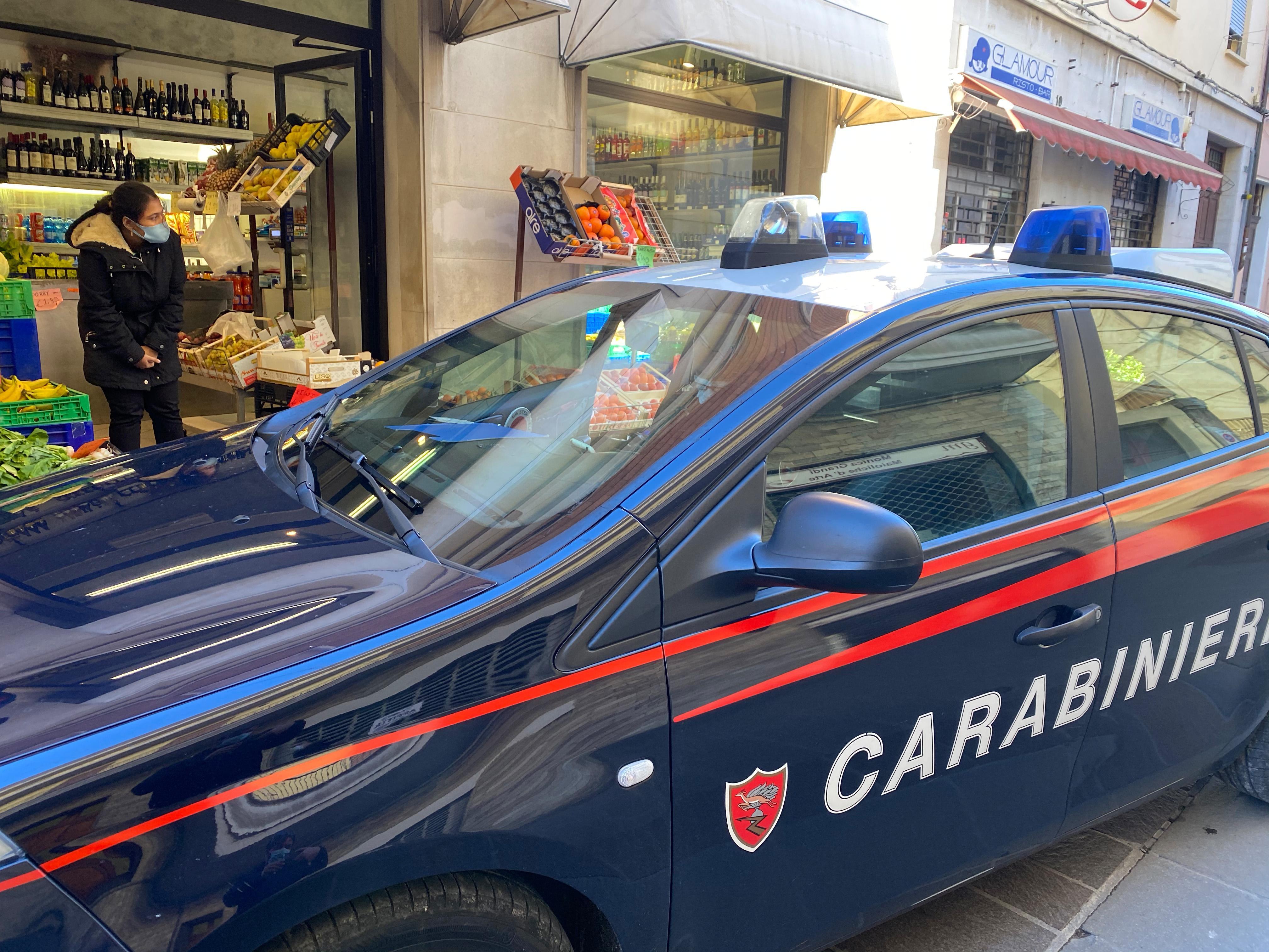 Controlli dei carabinieri, denunciate 5 persone