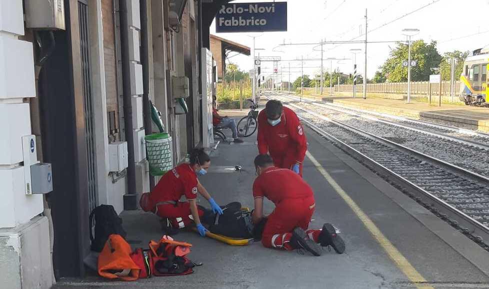 La lite tra due ubriachi fa ritardare il treno: la corsa è cancellata 