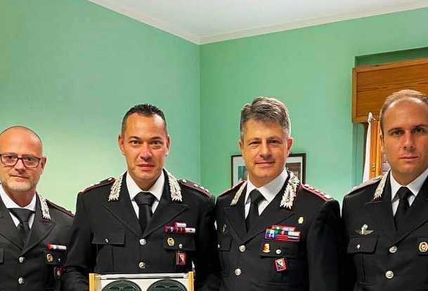 Salutano Manneschi e il tenente Piron Ecco Crudo e Giannotta 