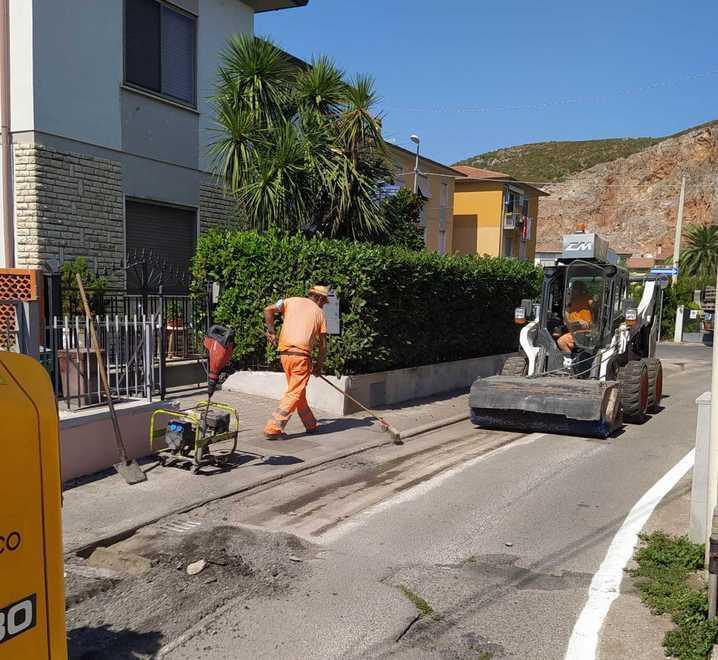 Nuovi manti d’asfalto lungo le strade di Vecchiano e frazioni 