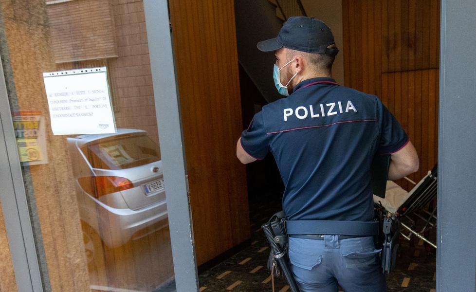 Dopo una lite estrae le forbici e colpisce l’amico alla gola 