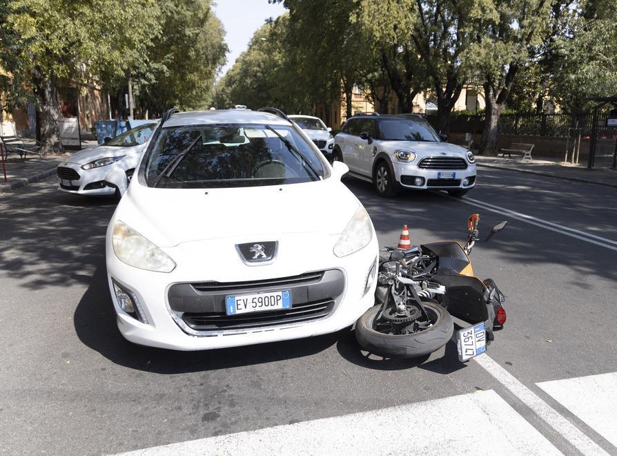 Incidente tra auto e moto allo Storchi