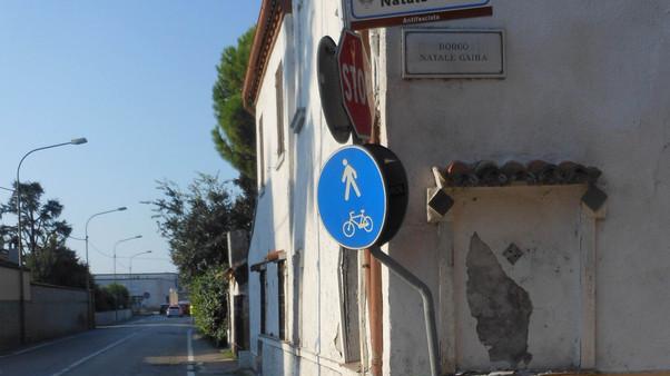 Anche se ubriaco si mette alla guida del camion E finisce contro una casa