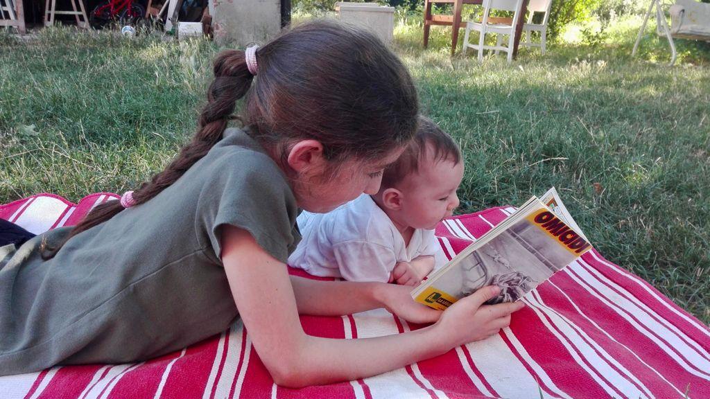 Scuola parentale, Elena di Nonantola: «I nostri tre figli liberi di imparare senza costrizioni»
