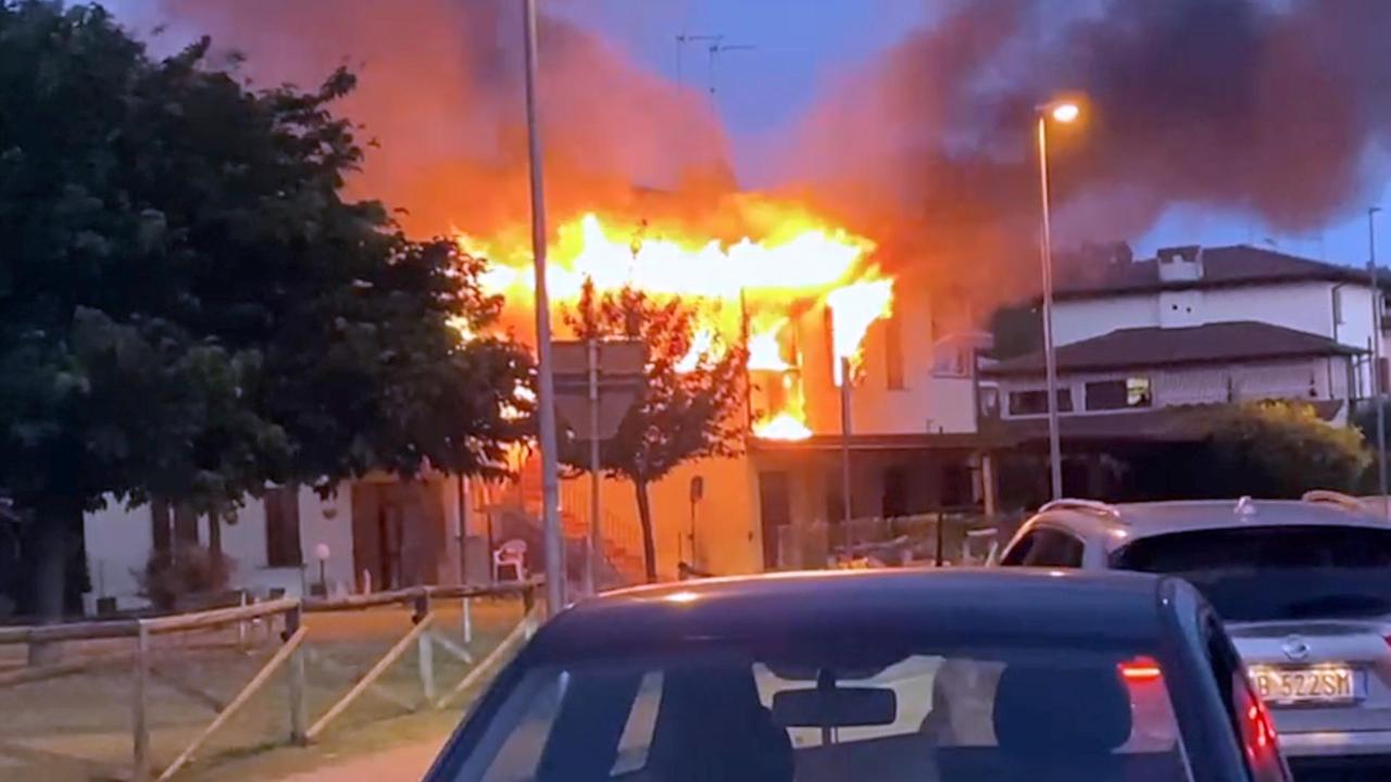 Gualdo, casa distrutta dalle fiamme