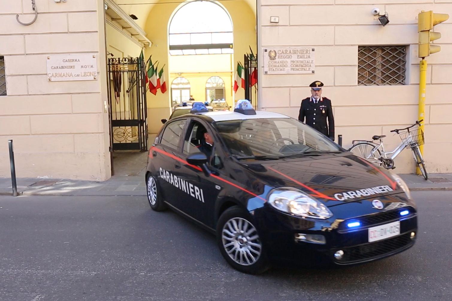 Ai domiciliari a Poviglio per un furto di rame, fugge e deruba un bar a Ragusa