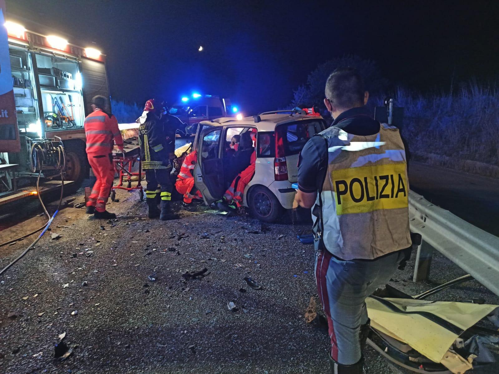 Scontro frontale sulla Sassari-Olbia, tre feriti