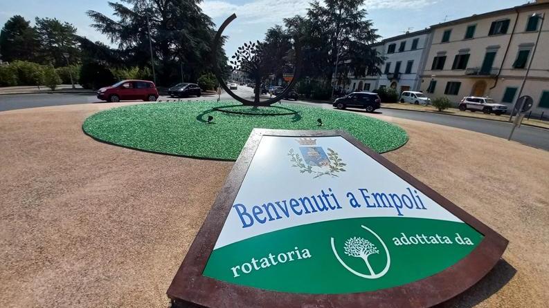 Si chiama “L’Albero della Vita” la rotatoria adottata da Scaviter