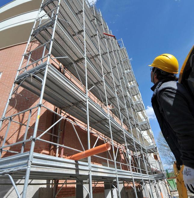 Sfollati di lungo periodo Tre famiglie fuori casa a nove anni dal sisma: abitazioni ancora inagibili