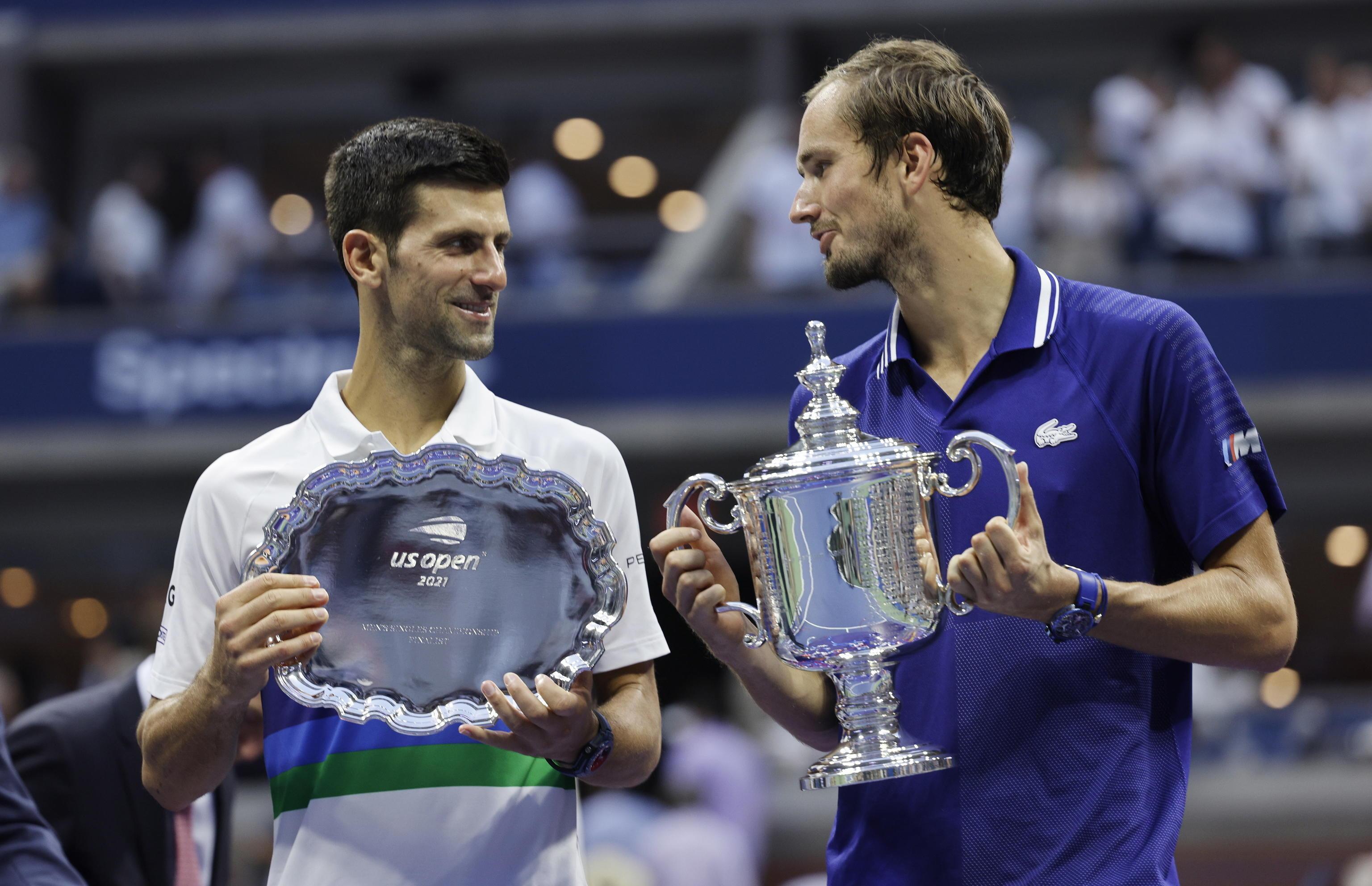 Djokovic e Medvedev durante la premiazione