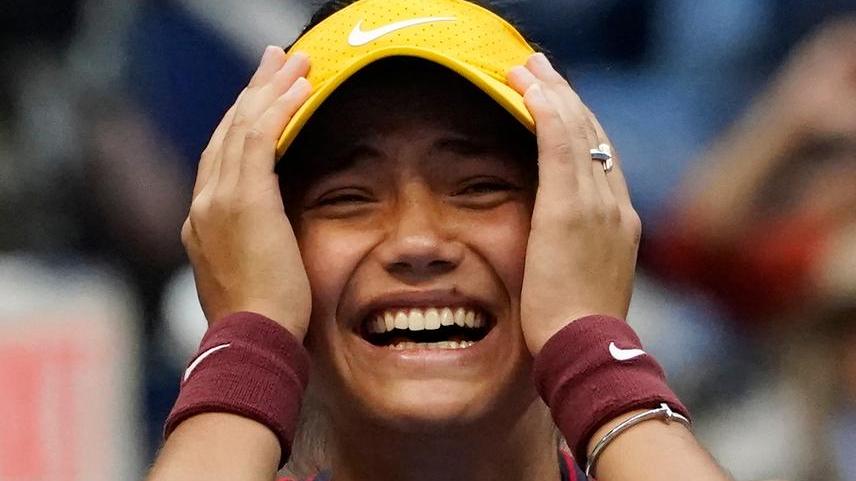 Emma Raducanu incredula dopo aver vinto gli Us Open