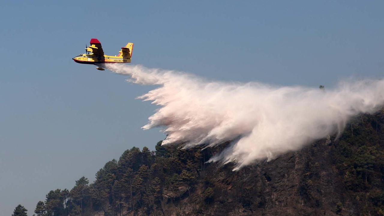 Spento l'ultimo rogo, rientra l'allarme incendi a Massa Carrara
