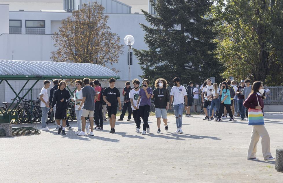 Modena, di nuovo sui banchi, ma distanziati Il debutto del green pass fila liscio 