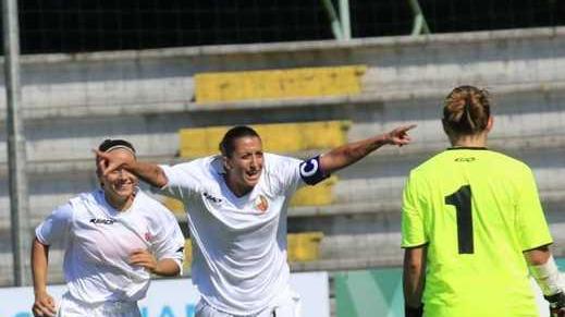 Lucchese, esordio da incorniciare Pontedera sconfitta nel derby