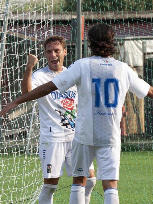 Benedetti superstar Si presenta con tre gol e basta al Seravezza per passare il turno 