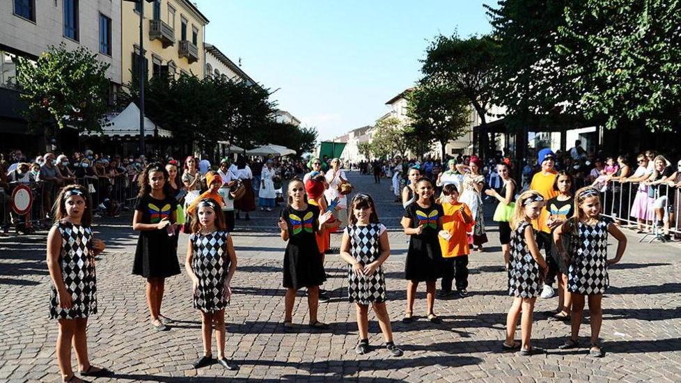 Corteo in strada e musica La Targa conquista il paese