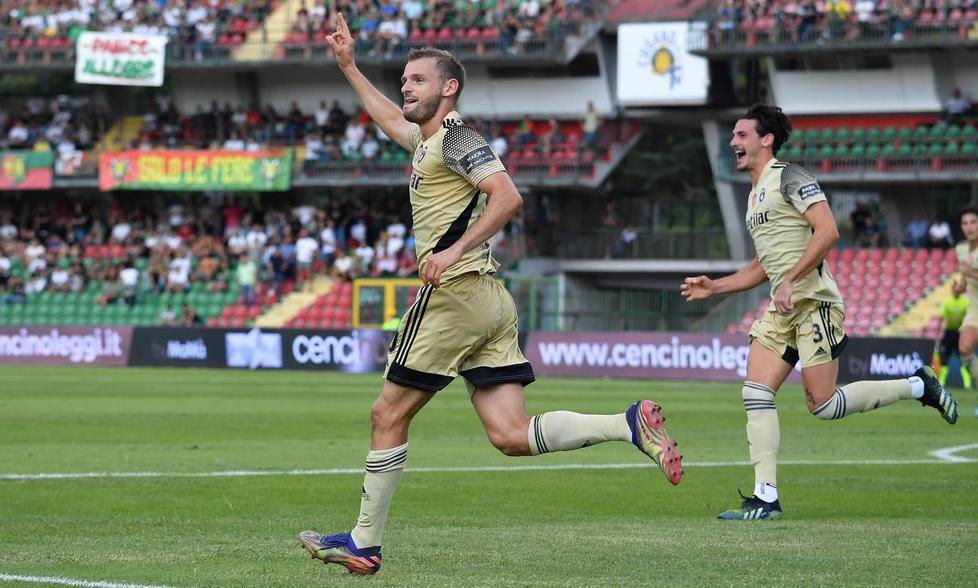 Il primato dei ragazzi di Luca D’Angelo: finora mai un tris vincente nel torneo di B 