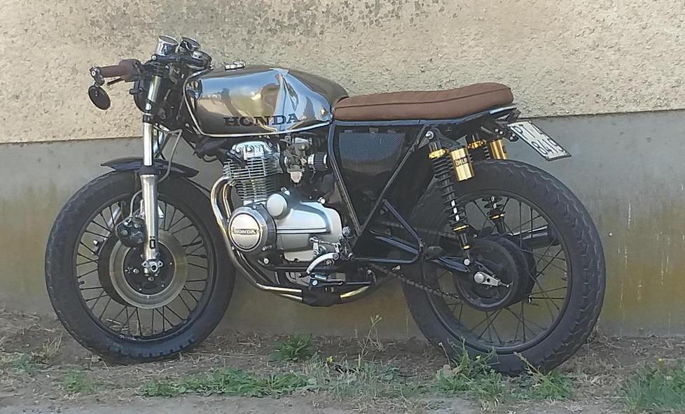 Auto travolge moto all’incrocio padre e figlio piccolo in ospedale 
