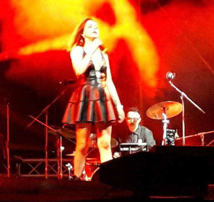 La voce di Annalisa incanta E questa sera arriva Piero Pelù