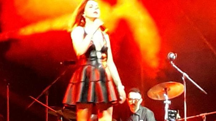 La voce di Annalisa incanta E questa sera arriva Piero Pelù