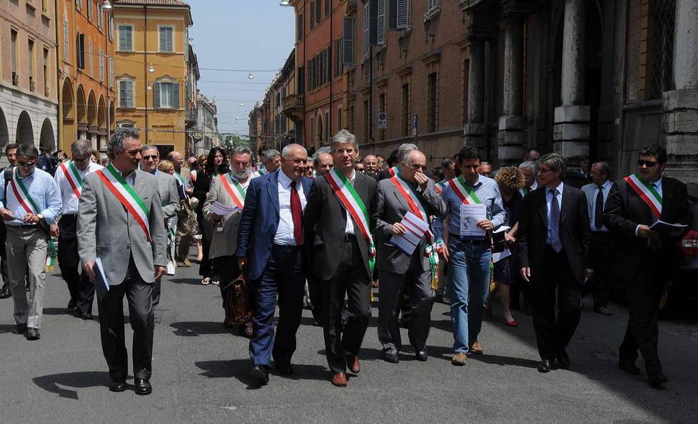 Una sfilata di sindaci