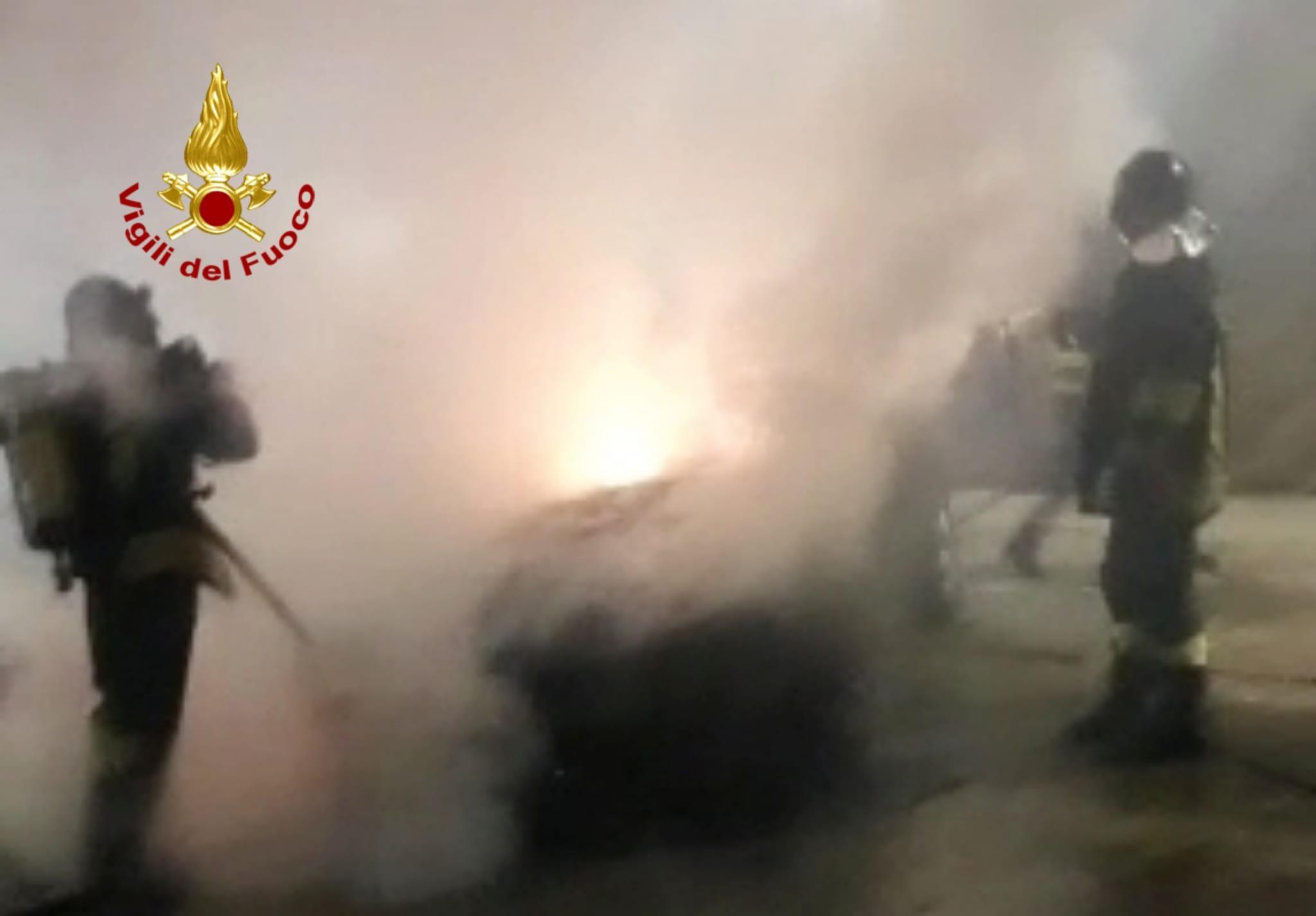 Settimo San Pietro, in fiamme tre vetture in sosta