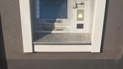 Prende a sprangate il bancomat, bloccato dai carabinieri