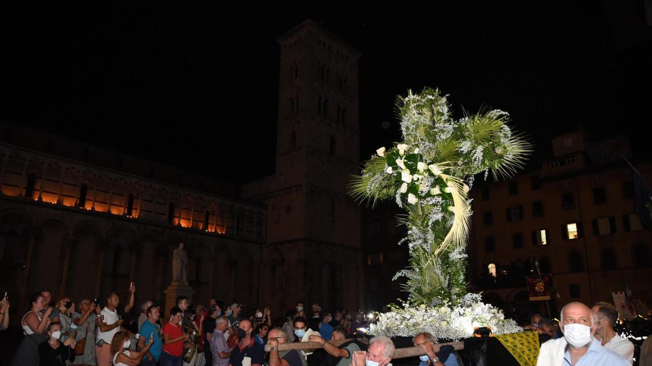 Lucca torna a rendere omaggio al Volto Santo in Cattedrale - video