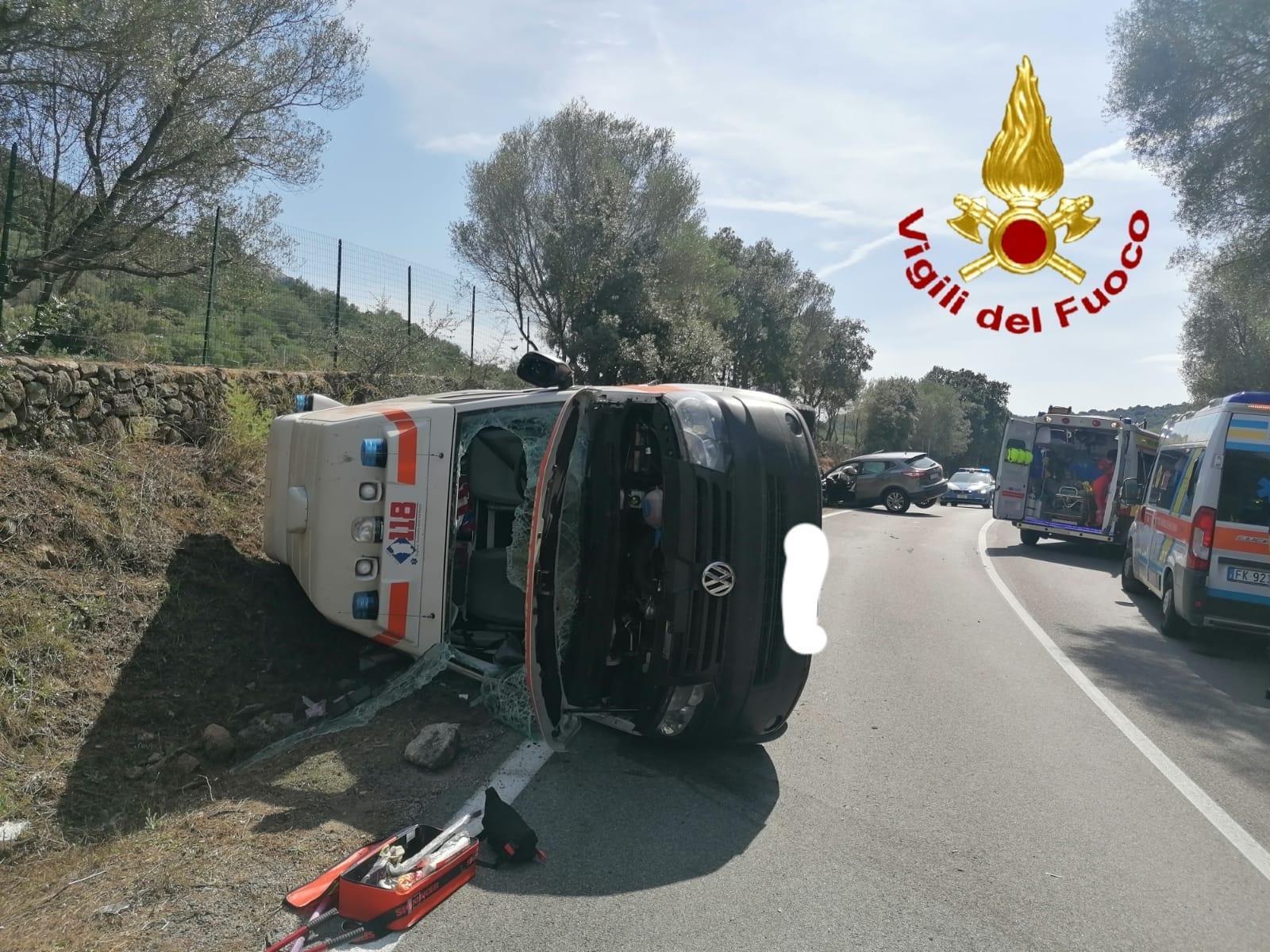 Suv contro un'ambulanza sulla Olbia-Arzachena, quattro feriti 