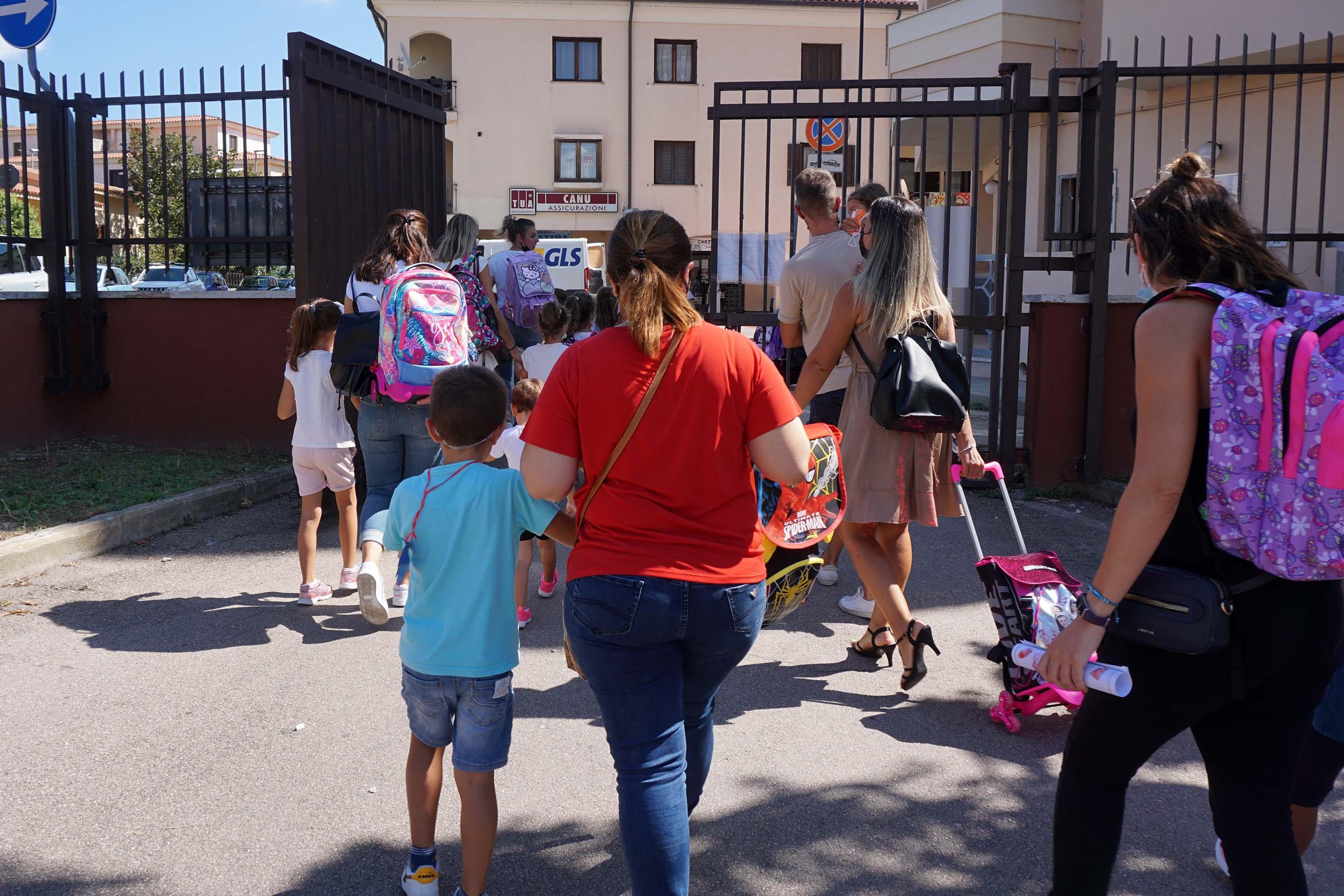 Sulla Nuova in edicola domani, mercoledì 15: in Sardegna la scuola riparte senza disagi