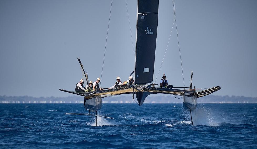 I catamarani volanti regalano uno spettacolo nel mare del Golfo